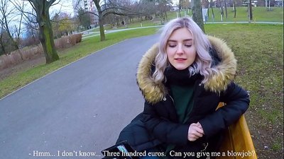 Го голта жешката сперма на странец за пари - дувалка во парк од Ева Елфи